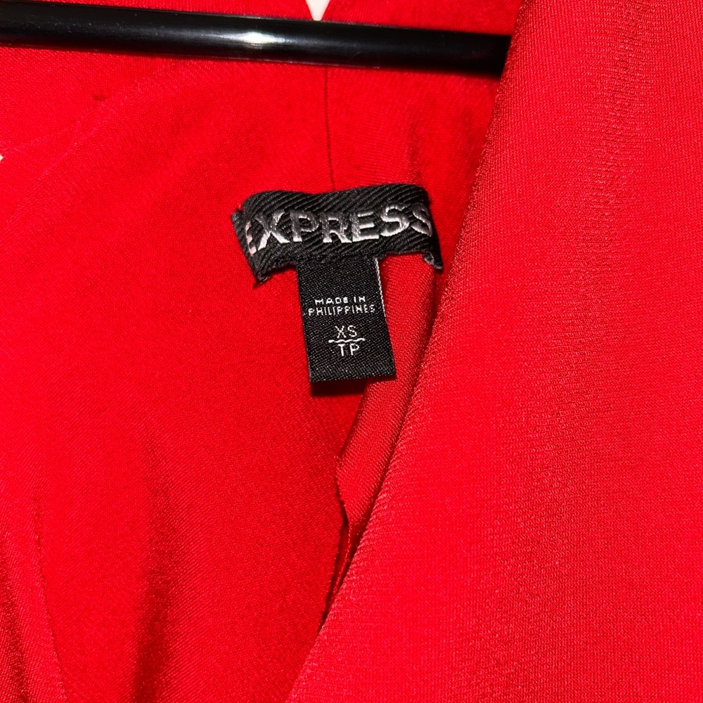 Express Red Top - Picture 4 of 4